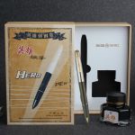 英雄（HERO）钢笔616S铱金笔学生钢笔墨水笔日常书写练字笔复古礼盒装钢帽暗夜绿F尖