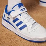 阿迪达斯（adidas） FY7756三叶草系列男款休闲运动鞋白蓝色42码